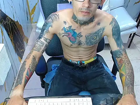 Boy tatto77 online show from 06-10-26, 12:06