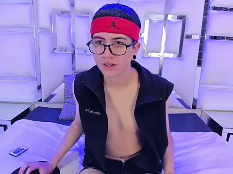 Nixx Carpio online show from 12-21-25, 05:09