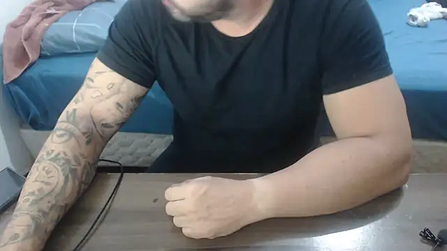 Snapshot of drlluis chatting on 02-15-26, 02:23 drlluis online show from 02-15-26, 02:23