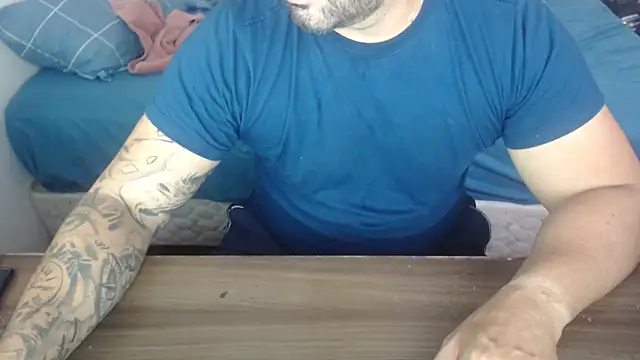 Snapshot of drlluis chatting on 02-12-26, 02:39 drlluis online show from 02-12-26, 02:39