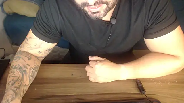 Snapshot of drlluis chatting on 02-21-26, 01:51 drlluis online show from 02-21-26, 01:51