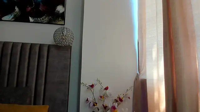 Snapshot of GahiaBelucci chatting on 05-09-26, 05:38 GahiaBelucci online show from 05-09-26, 05:38