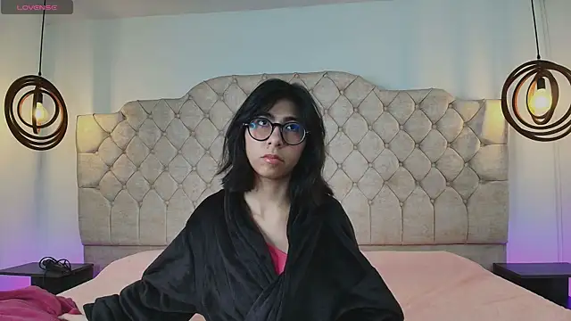 EllieBloom online show from 01-14-26, 01:04