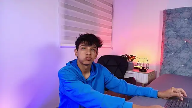 maxfrost 1 online show from 01-06-26, 07:29