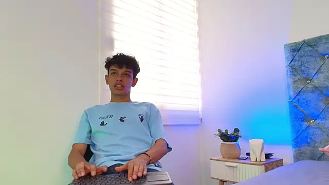 maxfrost 1 online show from 12-21-25, 07:15