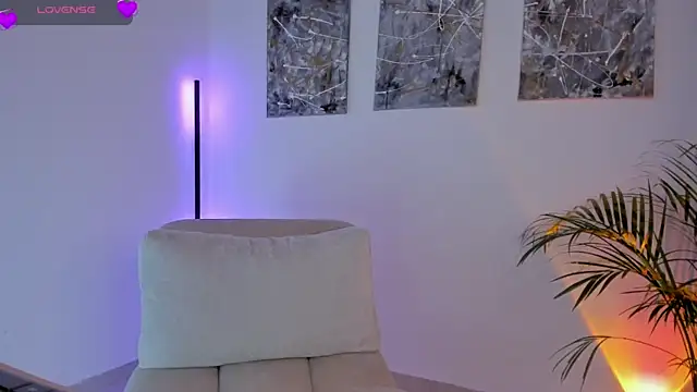 Nicollewest1 online show from 05-24-26, 11:48