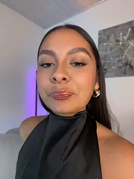 Nicollewest1 online show from 06-01-26, 11:48
