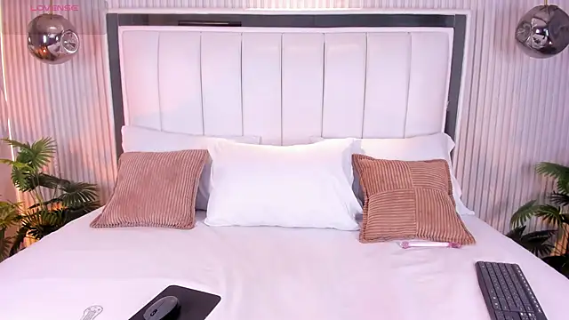 FiorelaSton online show from 04-16-26, 04:13