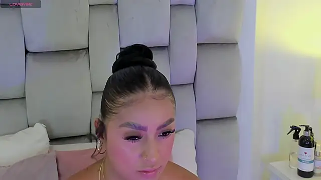 amber  ferrera online show from 04-14-26, 07:41