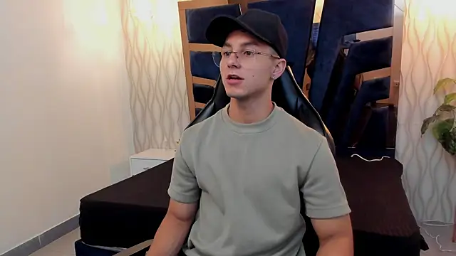 Noah Clarkk online show from 04-02-26, 04:13