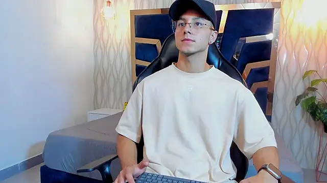 Noah Clarkk online show from 03-25-26, 05:23