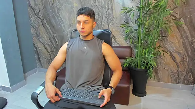 Snapshot of Noah_Clarkk chatting on 05-05-26, 03:26 Noah Clarkk online show from 05-05-26, 03:26