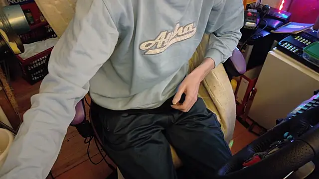 Gay-Versaut online show from 02-16-26, 07:45