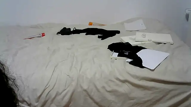 Snapshot of Gwenette66 chatting on 12-18-25, 11:19 Gwenette66 online show from 12-18-25, 11:19