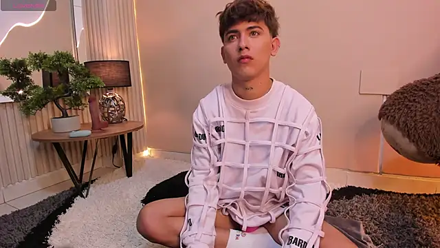 Thristan Leones online show from 12-21-25, 05:31