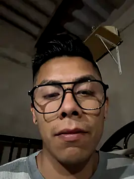 Snapshot of Marko-18 chatting on 12-23-25, 01:05 Marko-18 online show from 12-23-25, 01:05