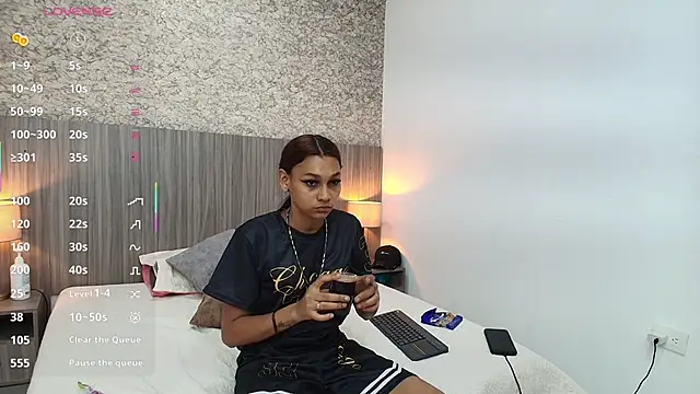 zoe bermudez online show from 02-11-26, 03:28