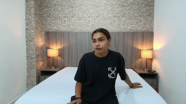 zoe bermudez online show from 12-22-25, 11:54