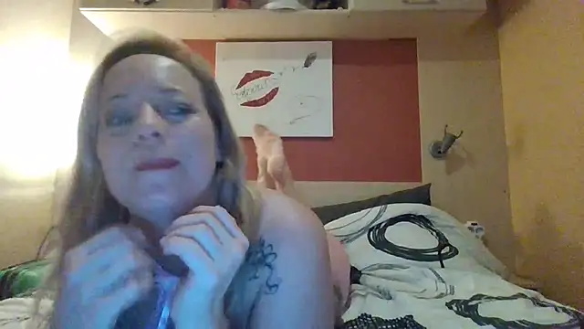 Miss-Chupagirly online show from 12-19-25, 05:04