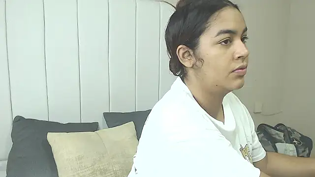 Snapshot of alicce_will02 chatting on 01-15-26, 12:52 alicce will02 online show from 01-15-26, 12:52