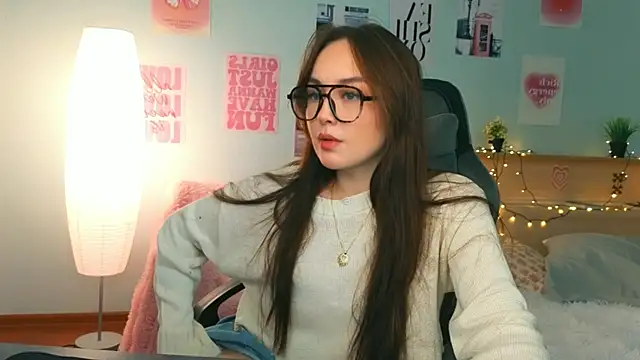 Snapshot of fallin_lovee chatting on 01-18-26, 07:39 fallin lovee online show from 01-18-26, 07:39