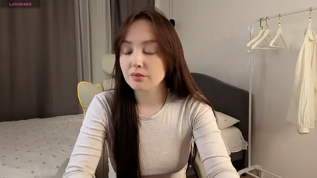 Snapshot of fallin_lovee chatting on 02-23-26, 07:47 fallin lovee online show from 02-23-26, 07:47