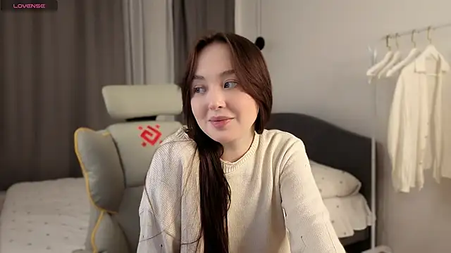 Snapshot of fallin_lovee chatting on 02-20-26, 08:00 fallin lovee online show from 02-20-26, 08:00