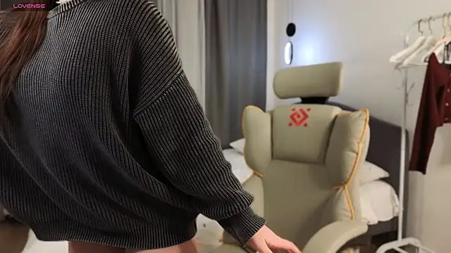 Snapshot of fallin_lovee chatting on 02-15-26, 08:30 fallin lovee online show from 02-15-26, 08:30