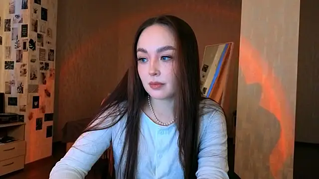 Snapshot of fallin_lovee chatting on 12-19-25, 05:32 fallin lovee online show from 12-19-25, 05:32