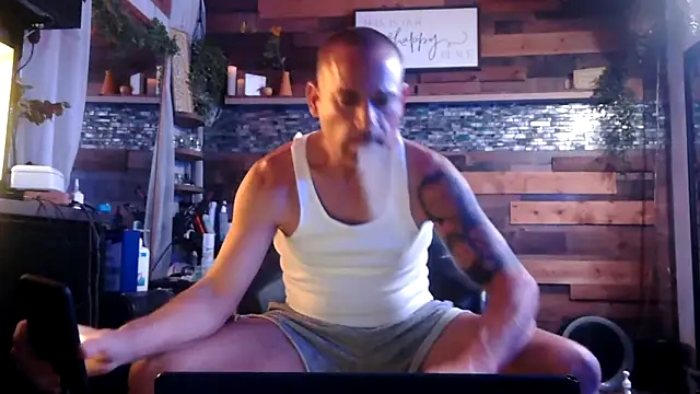 Snapshot of MISTERANDDEMI chatting on 06-18-26, 11:04 MISTERANDDEMI online show from 06-18-26, 11:04