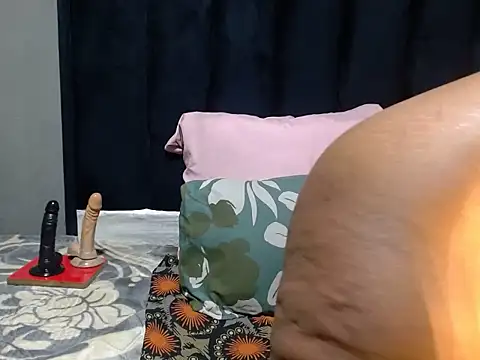 SpicyKitty33 online show from 12-20-25, 06:11