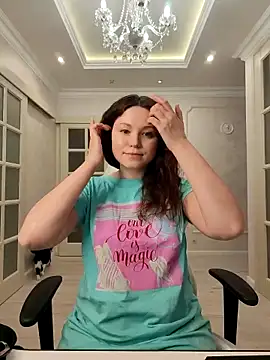 LondonMiley online show from 12-21-25, 08:09