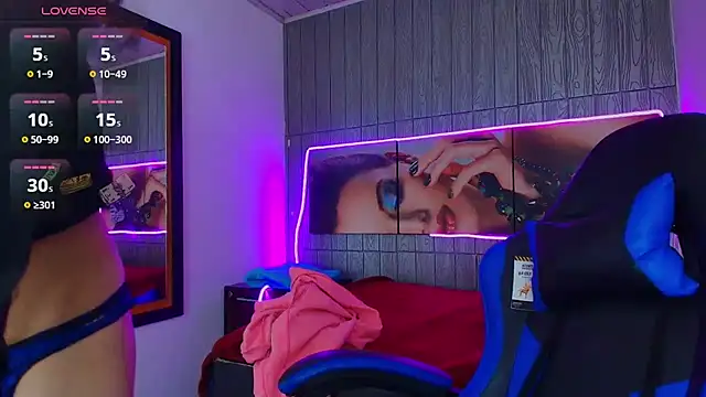 Snapshot of dolly_boob chatting on 02-11-26, 04:01 dolly boob online show from 02-11-26, 04:01