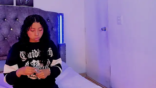 Mia Cavalli online show from 12-22-25, 07:03