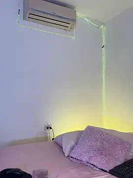 Snapshot of Zoe_mrl chatting on 03-04-26, 12:24 Zoe mrl online show from 03-04-26, 12:24