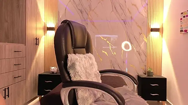 Snapshot of celeste818 chatting on 01-05-26, 05:27 celeste818 online show from 01-05-26, 05:27