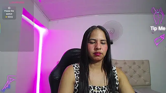 Snapshot of nicol_ross19 chatting on 07-16-26, 07:11 nicol ross19 online show from 07-16-26, 07:11