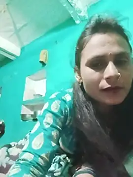Snapshot of Cuty_priti chatting on 06-17-26, 04:39 Cuty priti online show from 06-17-26, 04:39