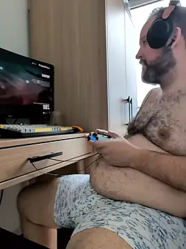 Hairy bear86 online show from 01-10-26, 08:37