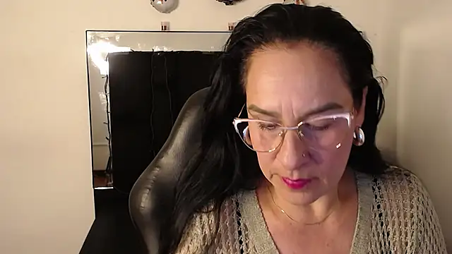 Snapshot of KiaraFoster chatting on 12-19-25, 02:30 KiaraFoster online show from 12-19-25, 02:30