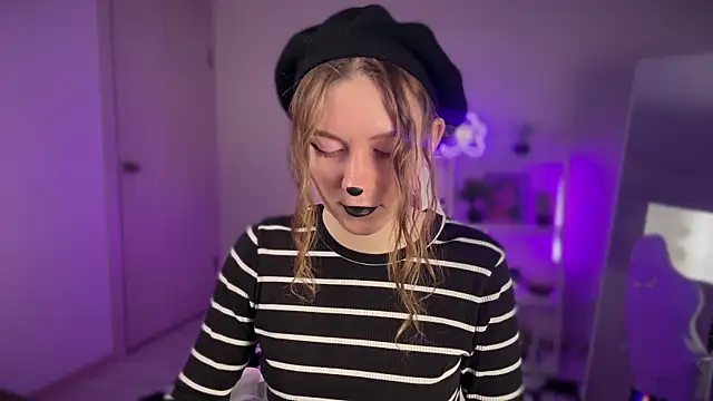 KellySunn online show from 04-12-26, 08:17