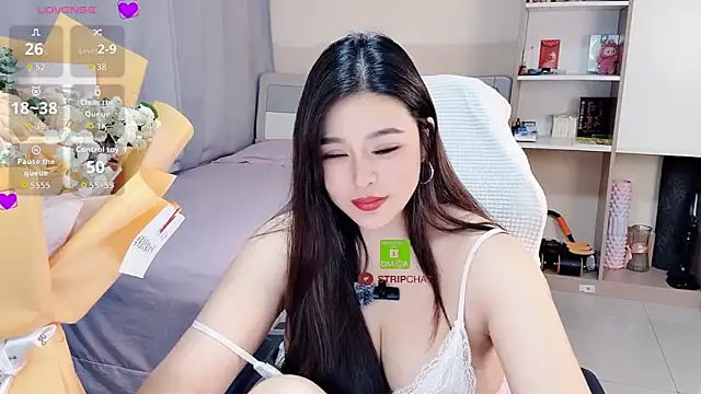 Snapshot of Ogravity_ chatting on 05-14-26, 03:31 Ogravity online show from 05-14-26, 03:31