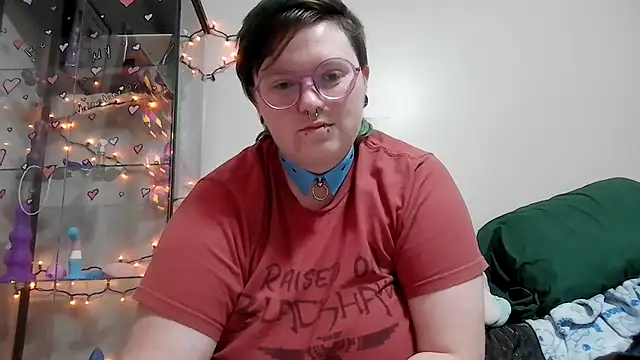 Snapshot of Pupghostt chatting on 02-11-26, 01:44 Pupghostt online show from 02-11-26, 01:44