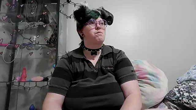 Snapshot of Pupghostt chatting on 02-27-26, 01:33 Pupghostt online show from 02-27-26, 01:33