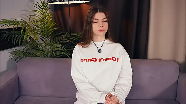 NeidaGowing online show from 12-21-25, 08:05