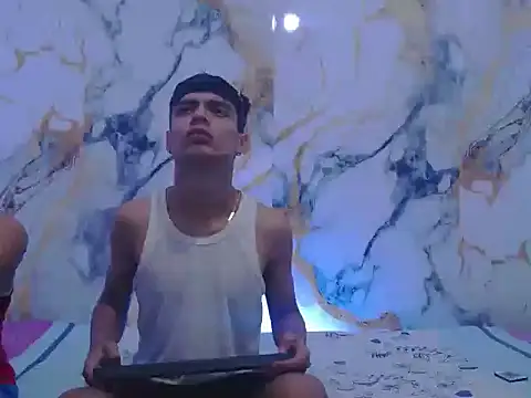 BrownieLoverss online show from 12-20-25, 09:39