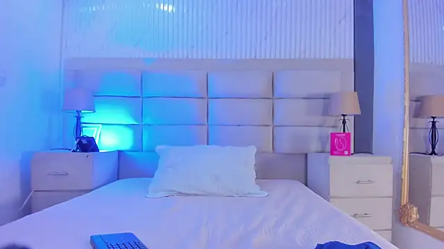 Snapshot of ManuelaEvans_ chatting on 02-19-26, 09:01 ManuelaEvans online show from 02-19-26, 09:01