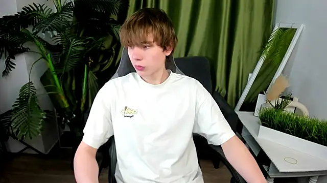andyyzzz online show from 06-25-26, 07:08