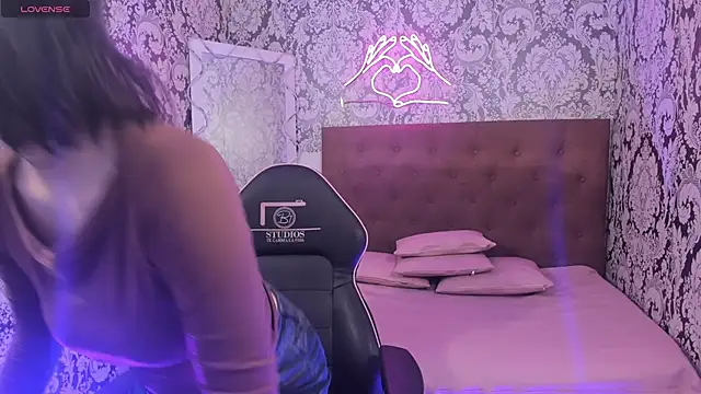 Snapshot of LEAH_TAY chatting on 01-07-26, 11:59 LEAH TAY online show from 01-07-26, 11:59