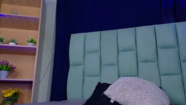 Emilyy05  online show from 05-22-26, 01:36